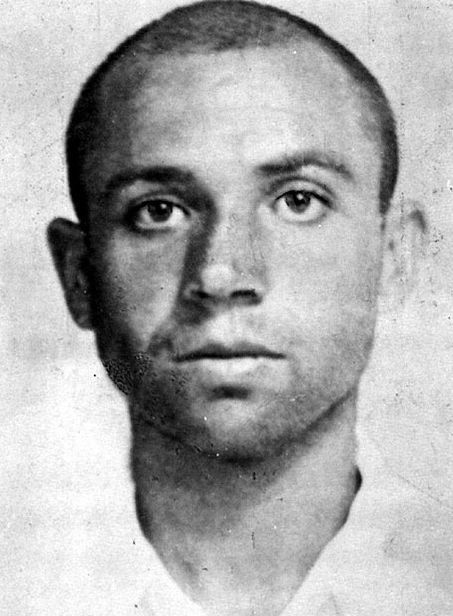 Imagen frontal de Miguel Hernández
