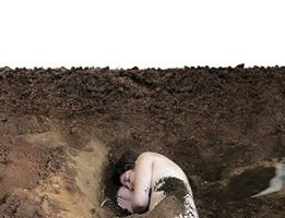 portada de la novela chilco en la que se ve una mujer dentro de un socavón en posicion fetal con algo de tierrra por encima